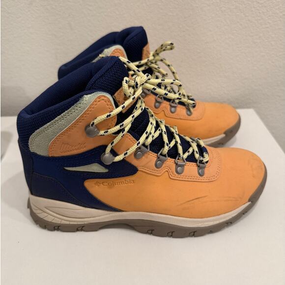Columbia Newton Ridge Plus Womens Size 8.5 Peach/Blue Hiking Boots Waterproof - Picture 3 of 7